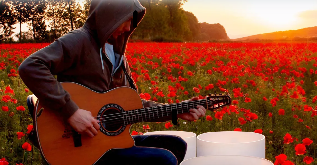 CONCERT · NITS DE LLUNA PLENA AL CLAUSTRE · ORIOL GINESTÀ