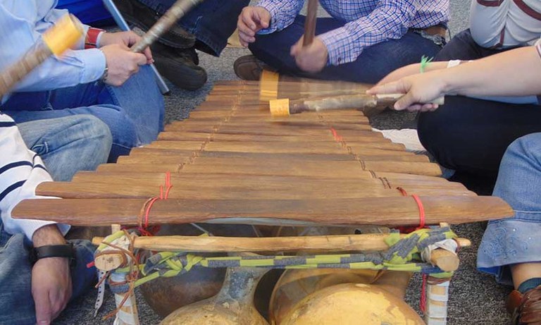 CONCERTS I ESPECTACLES · ESCOLTA LA NOSTRA MÚSICA!