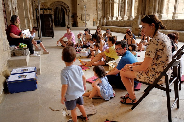 CONTACONTES DEL SEGLE XXI A LA SEU VELLA · "CONTES EN FEMENÍ"