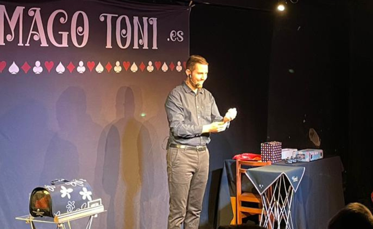 ESPECTACLE FAMILIAR · ¡1,2,3 MAGIA!