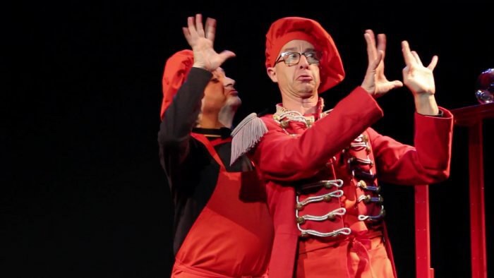 ESPECTACLE PER A NADONS · XUP XUP