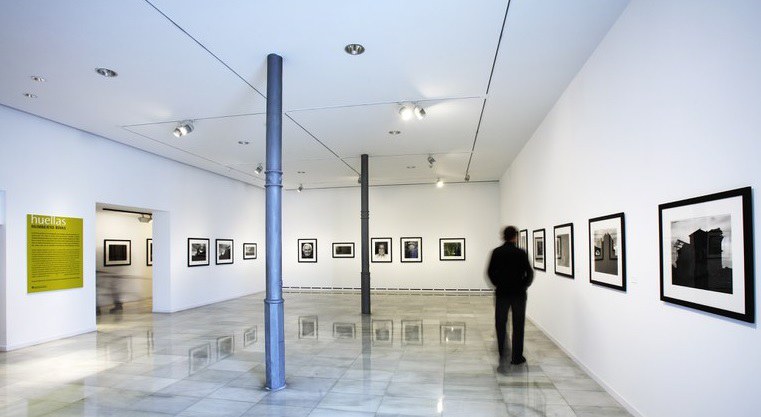 EXPOSICIONS · "LES LLENGÜES NO MOREN, LES MATEN" I "TOT ALLÒ QUE NO ES MENJA"