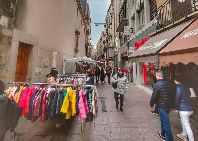 MERCAT DE LES REBAIXES A L'EIX COMERCIAL