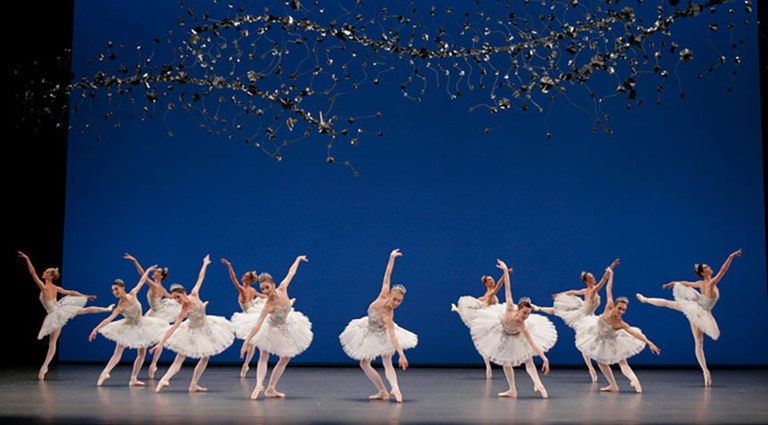 PROJECCIONS · JEWELS