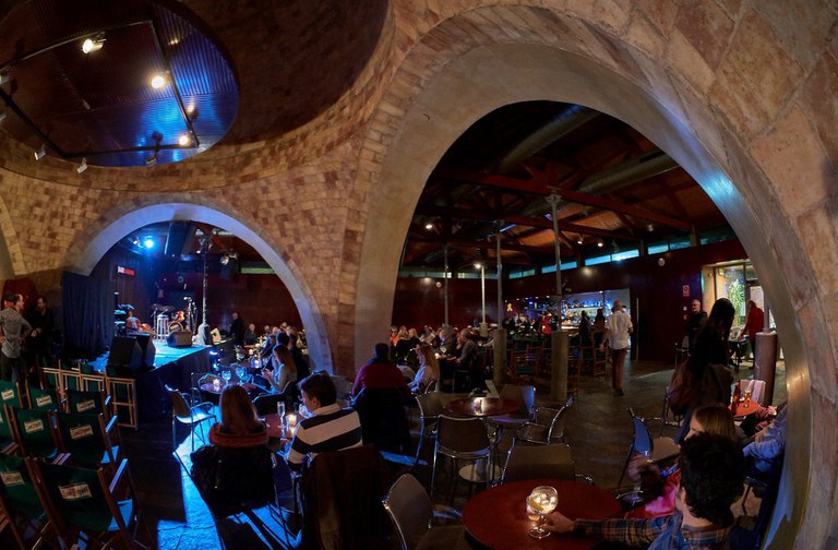 REVETLLA DE CAP D'ANY AMB PIXIE DIXIE & JESSICA ABU