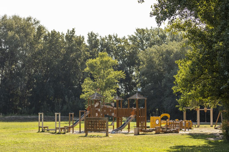 TALLER · JOCS REFRESCANTS AL PARC DE LA MITJANA