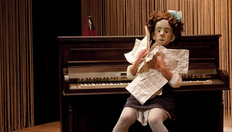 TEATRE FAMILIAR · ESTRELLA