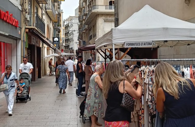 SUMMER SALES MARKET IN THE "EIX COMERCIAL"