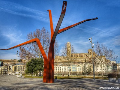 Escultura de l'Arbre Paer