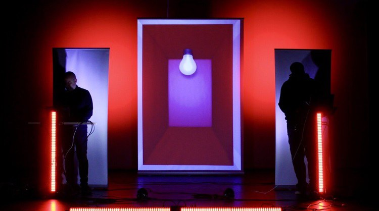 AUDIOVISUAL Y CREACIÓN DIGITAL · "DINS DE LA LLUM"