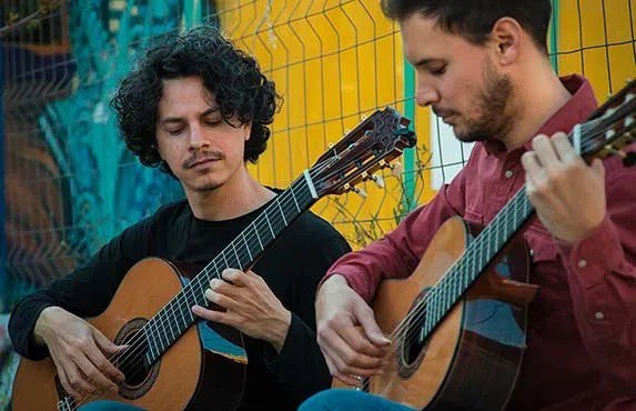 CONCIERTOS Y ESPECTÁCULOS · PYROPHORUS GUITAR DUO
