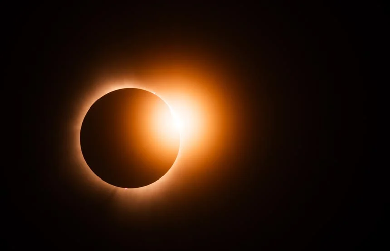 CONFERENCIA · ¿A PUNTO PARA VER EL ECLIPSE?