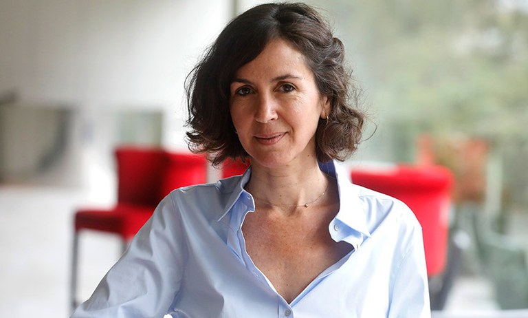 CONFERENCIAS Y DEBATES · EL AMOR ES MATERIA PRIMA LITERARIA