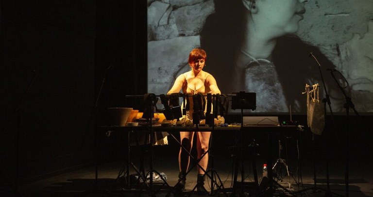 ESPECTÁCULO · NI.U