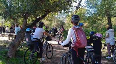 PEDALADA DE CUENTOS EN EL PARQUE DE LA MITJANA