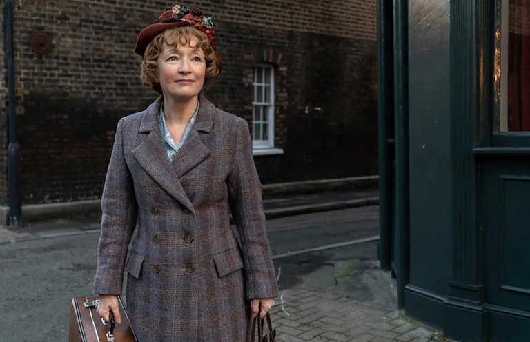 PROYECCIÓN · EL VIAJE A PARIS DE LA SEÑORA HARRIS