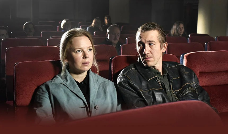 PROYECCIÓN · FALLEN LEAVES