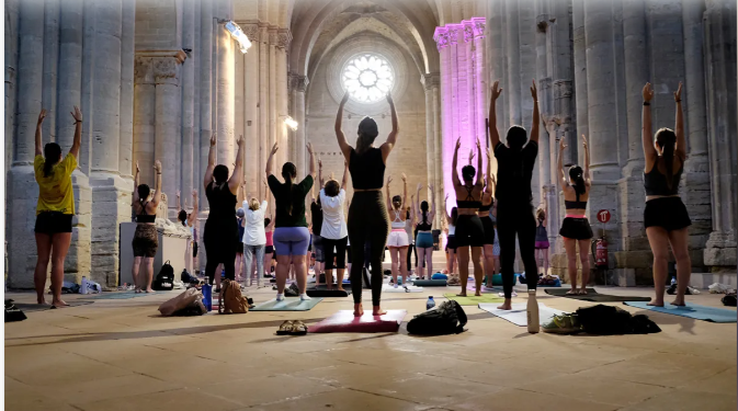 SESIÓN · YOGA EN LA SEU VELLA