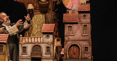 TEATRO FAMILIAR · "SOC UNA NOU"