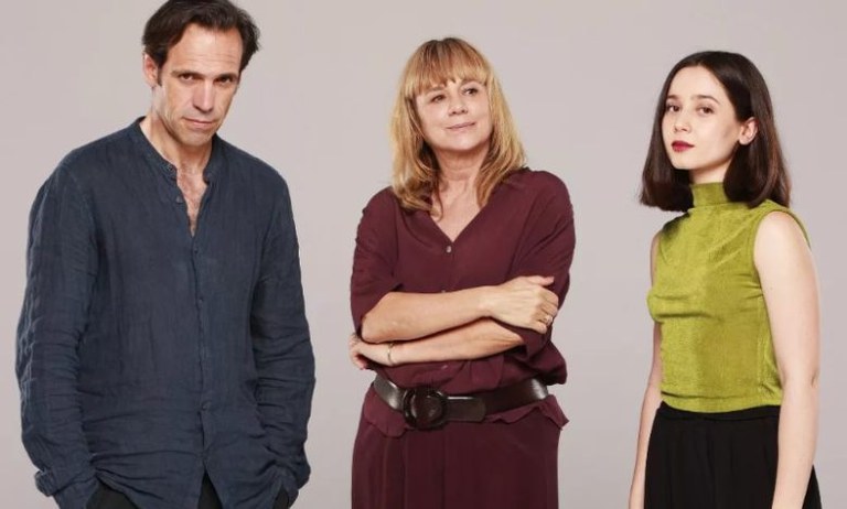 TEATRO · EL CUARTO DE ATRÁS · CARMEN MARTÍN GAITE