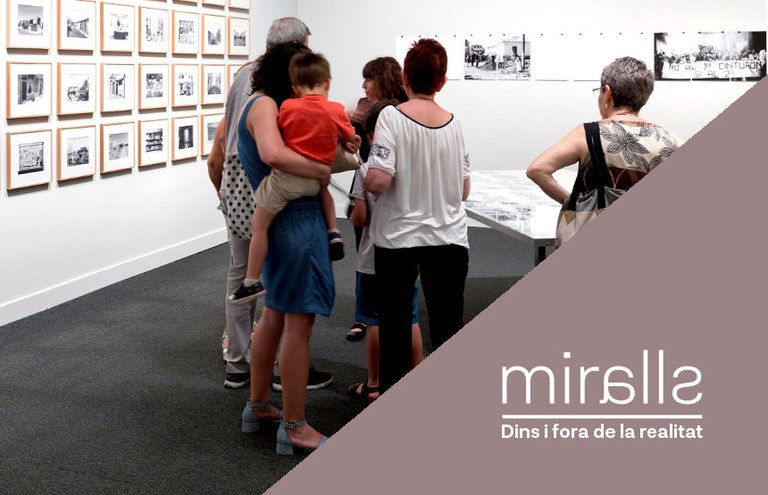 VISITA FAMILIAR A LA EXPOSICIÓN · ESPEJOS